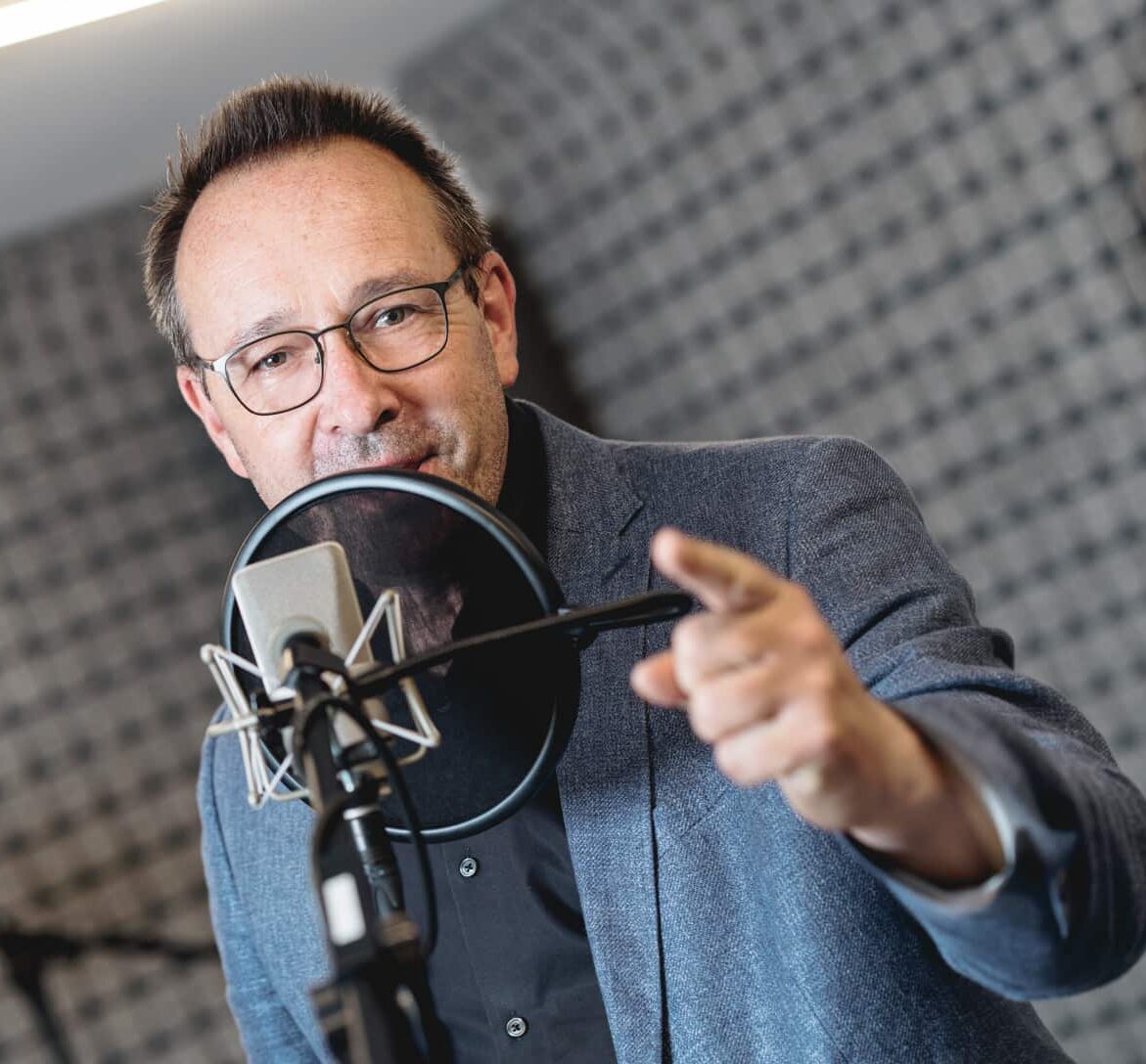 Robert Sprecher Dolmetscher Hörbücher Hörspiel Event Stimme mehrsprachig Schweizer Sprecheragentur